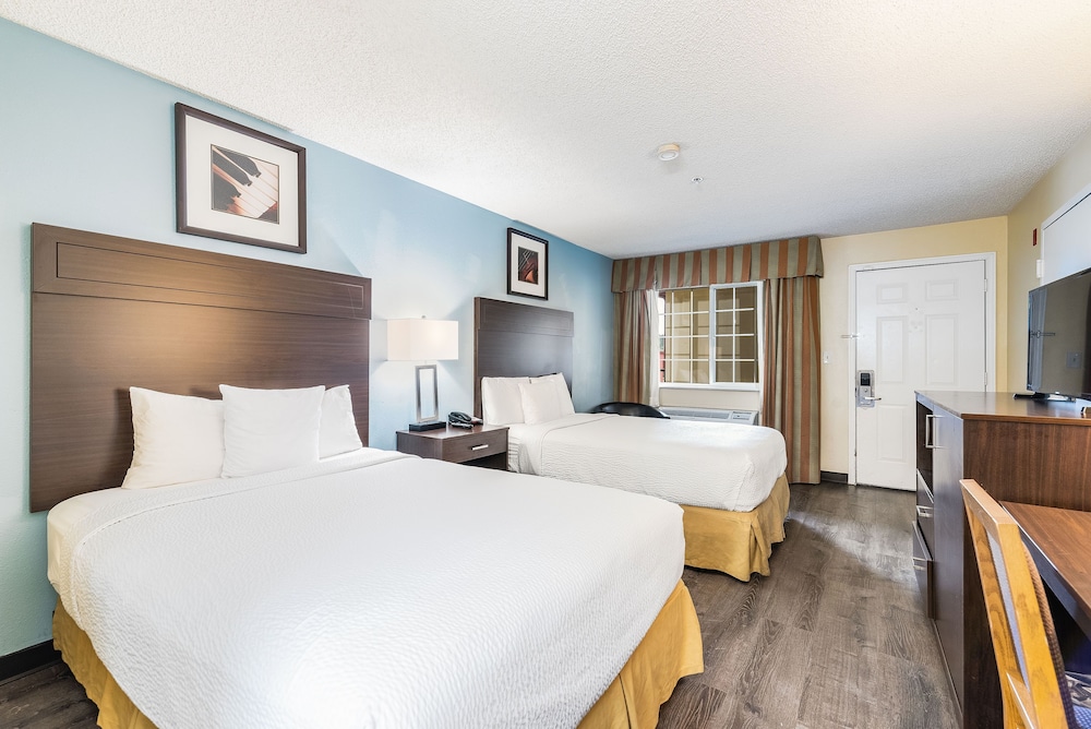 Days Inn by Wyndham Federal Way 24/40