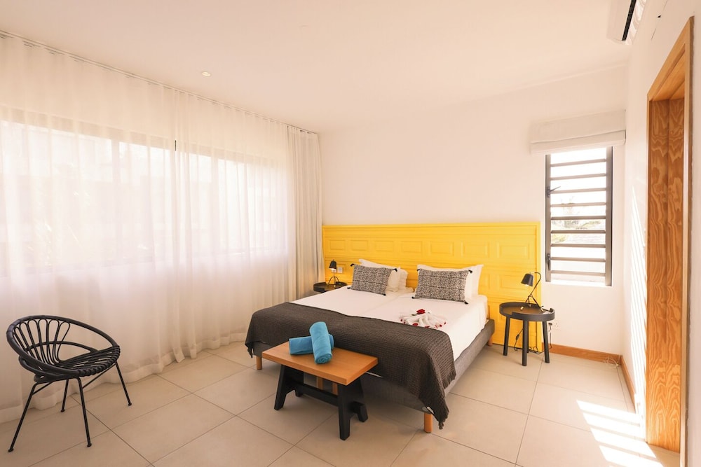 3 Bedrooms, Grand, Suite, 1 King and 4 Single Beds