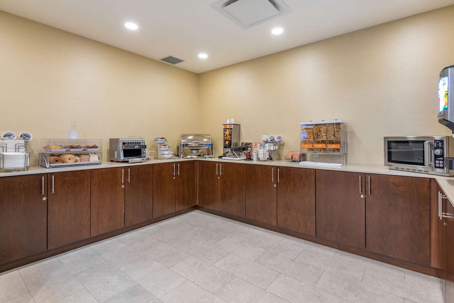 Comfort Inn & Suites Goderich, ON 2/10