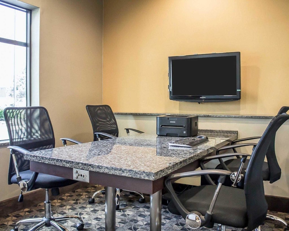 Comfort Suites Perrysburg - Toledo South 40/49