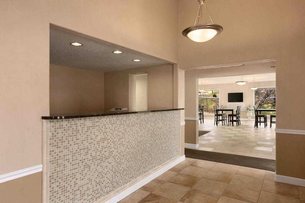 The Suite Inn 4/12