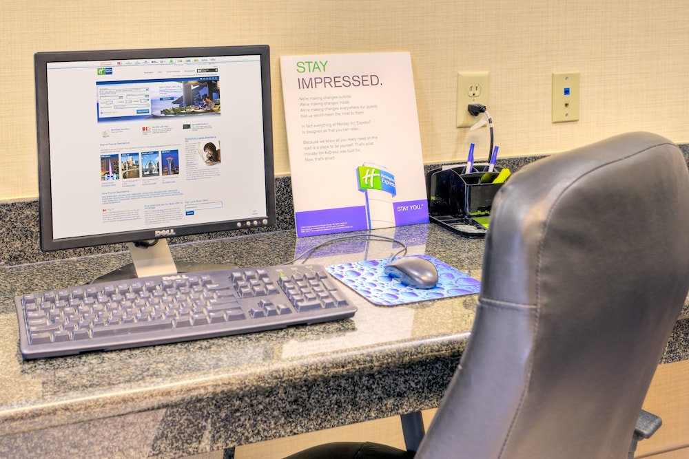 Holiday Inn Express And Suites Granbury 43/56