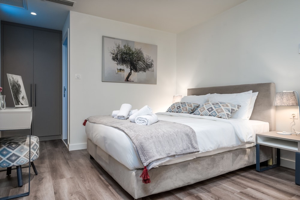 Urban Nest Suites and Apartments 10/75