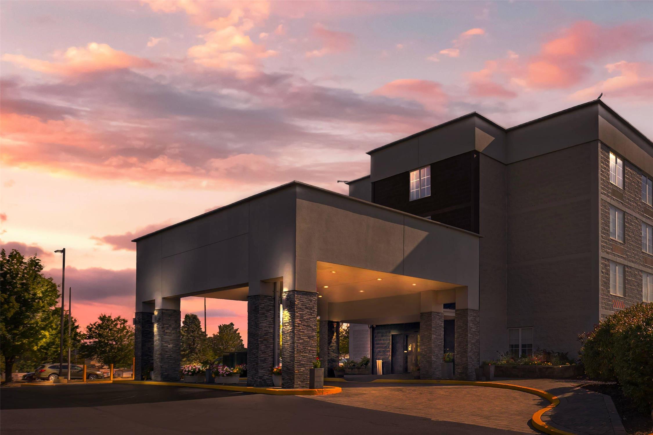 Comfort Inn & Suites Pottstown Eastern Gateway 3/22