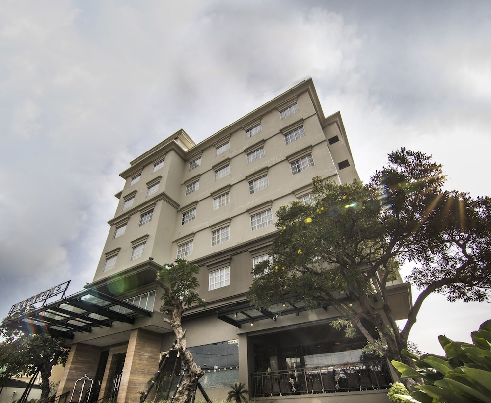 Noormans Hotel Semarang 3/69