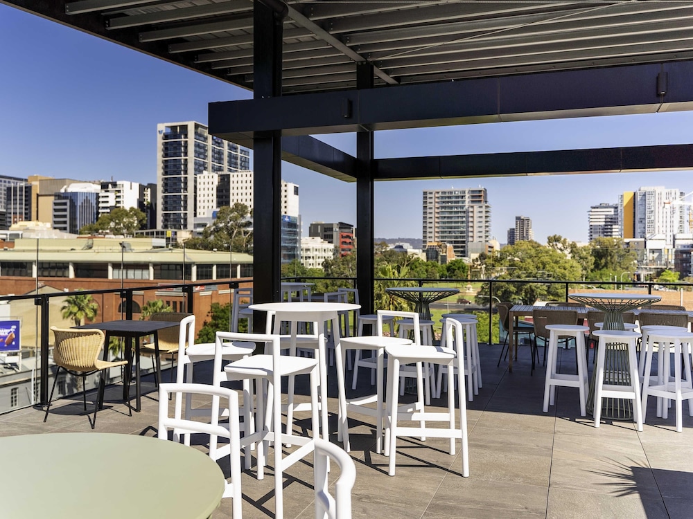 Adelaide Rockford Hotel 32/50
