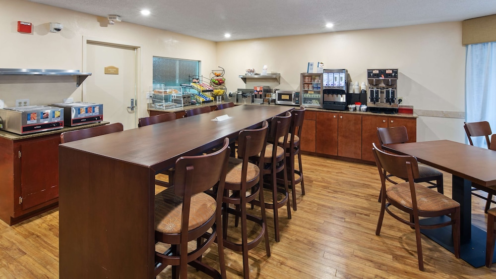 Best Western Oak Manor 25/32