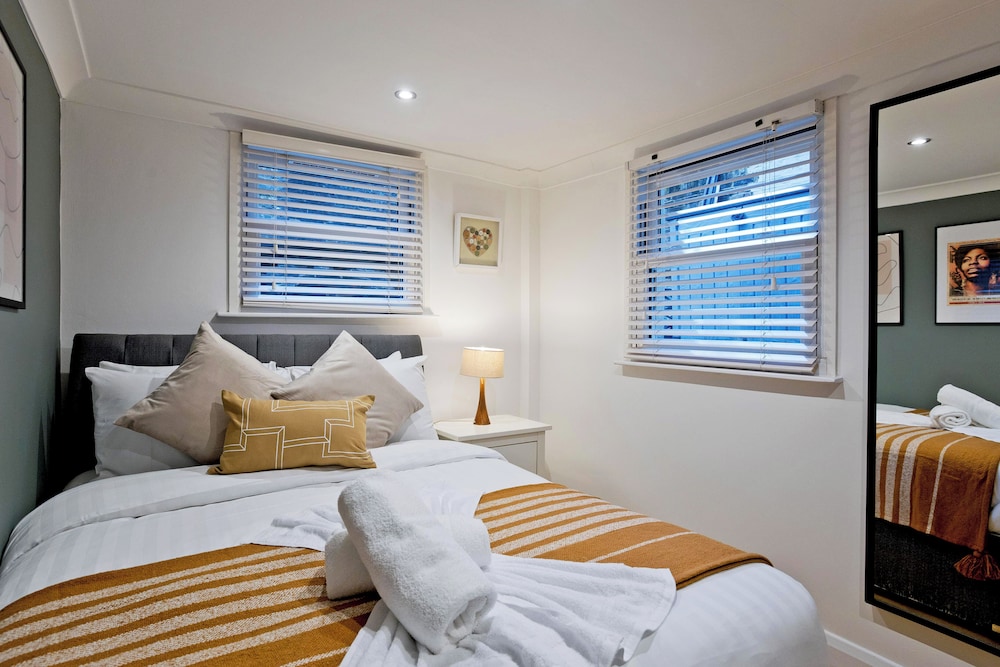 Argyle Square Hotel 7/50