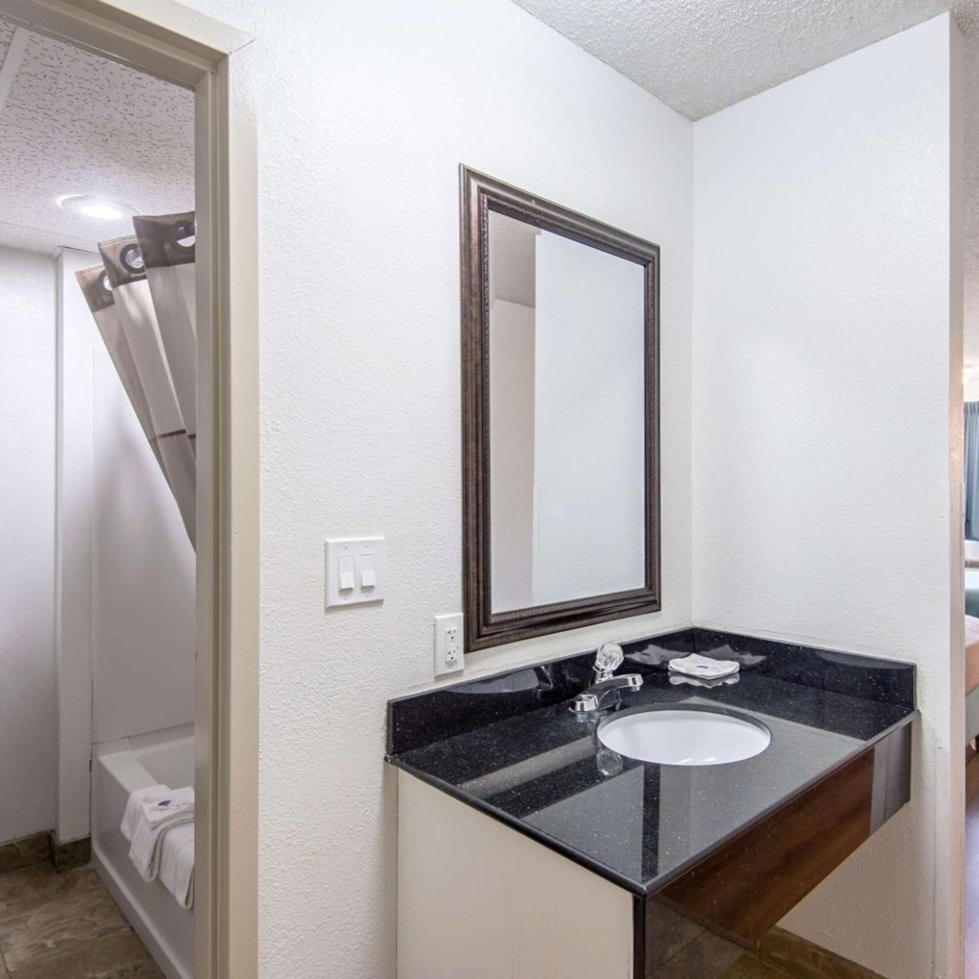 غرفة ديلوكس بسريرين كوين، Motel6 Lawrence, KS 9/9