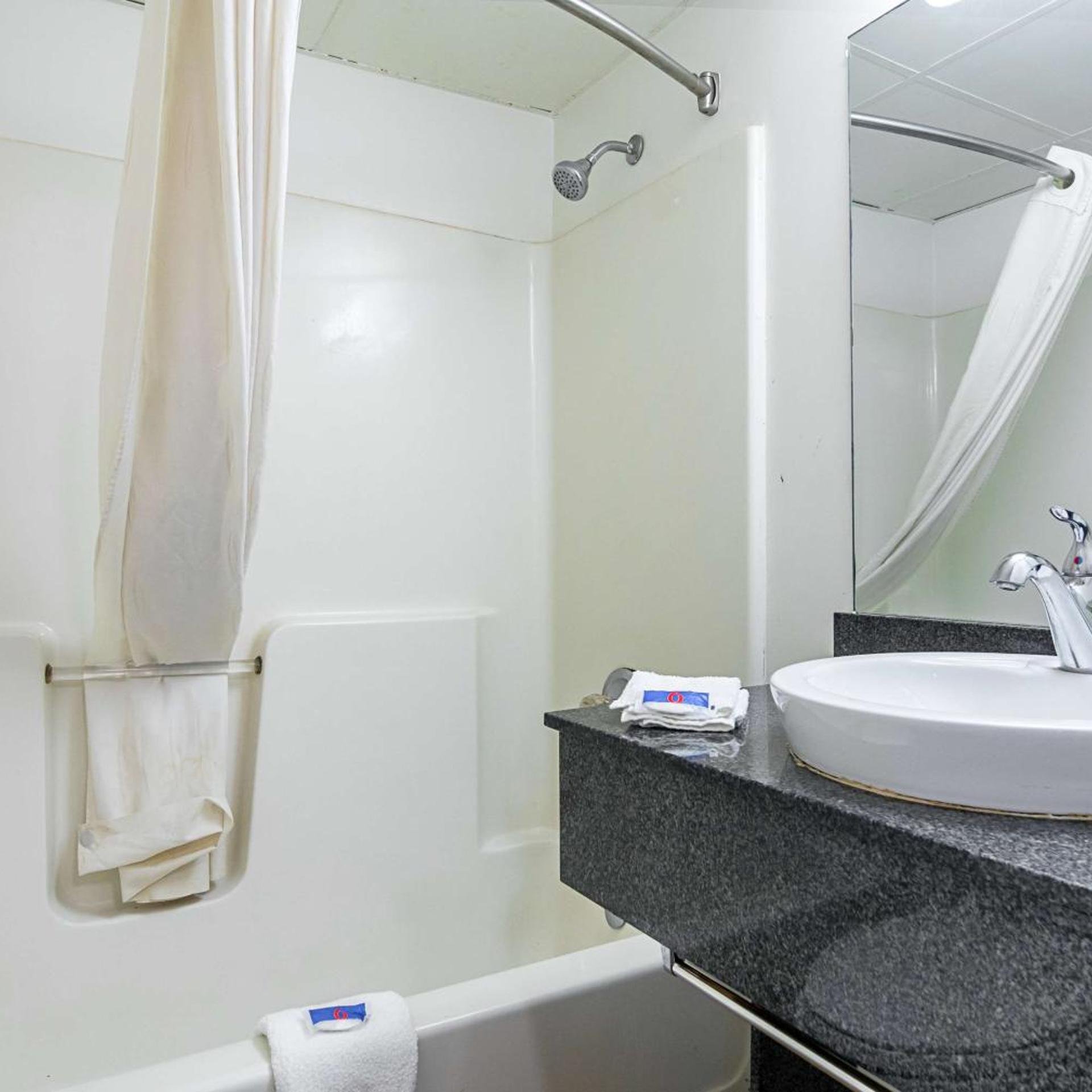 غرفة قياسية بسرير كينج، Motel6 Jonesboro, GA 4/4