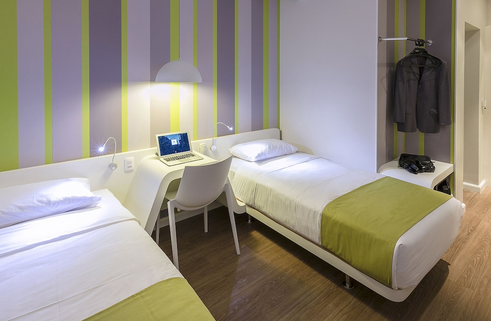 DMax Hotel 17/50
