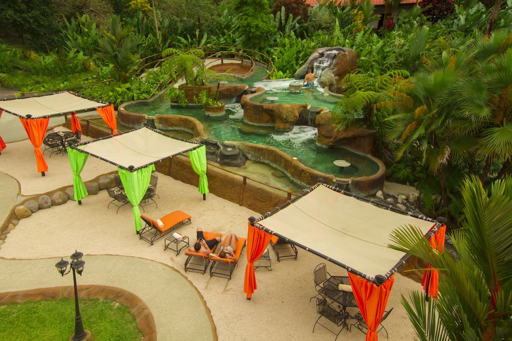 VOLCANO LODGE AND SPRINGS 61/68
