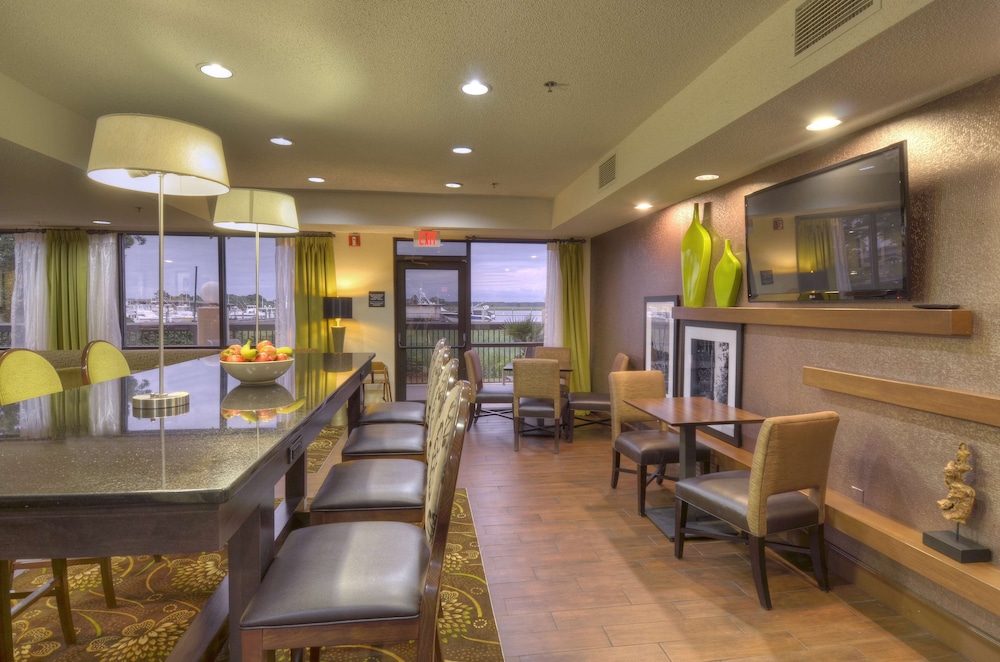 Hampton Inn Georgetown Marina 30/35