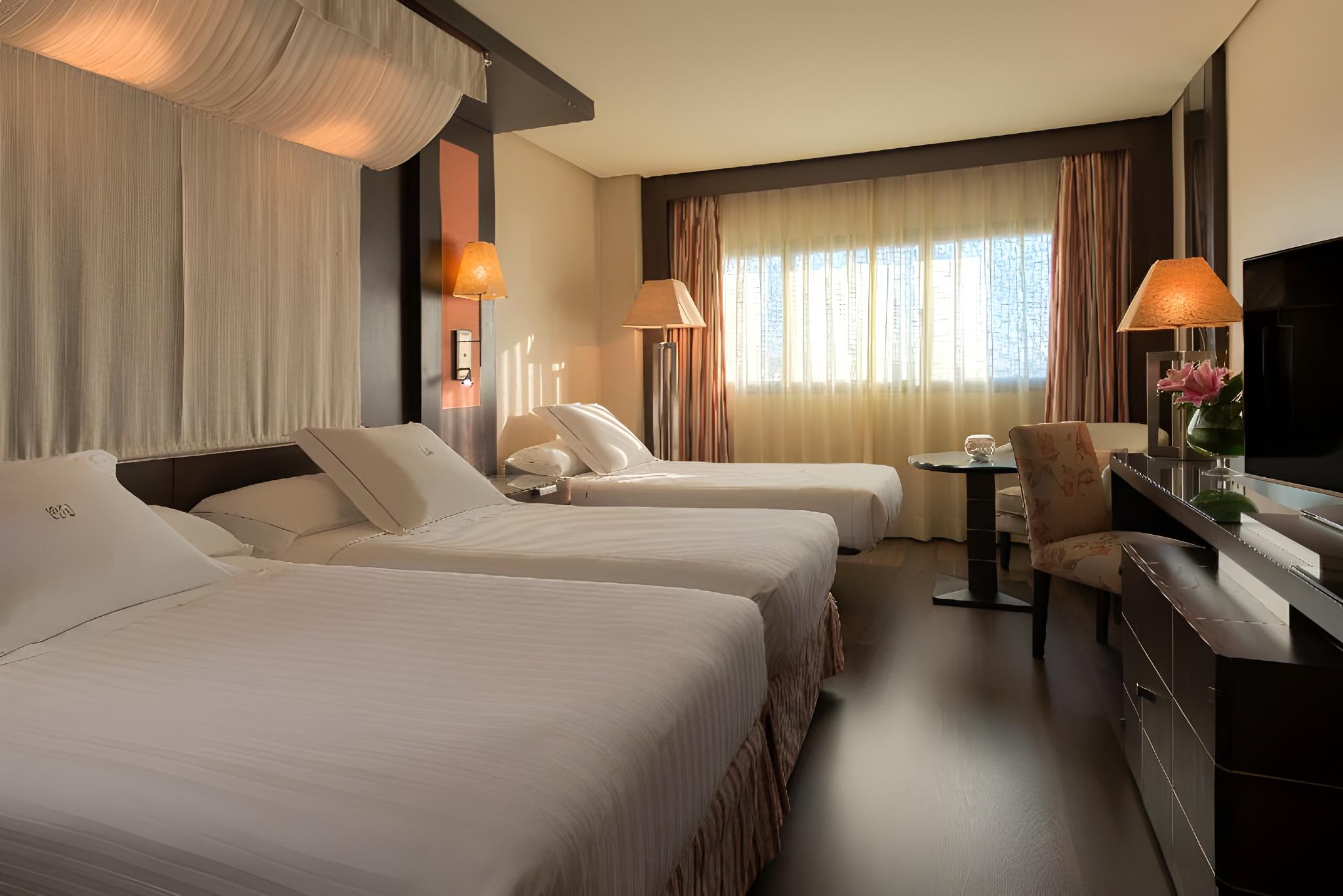 Standard, 1 Double and 4 Single Beds, with Extra Bed