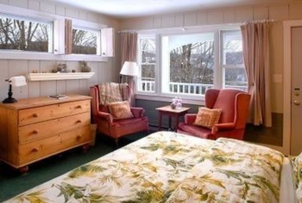 Deerhill Inn 43/77