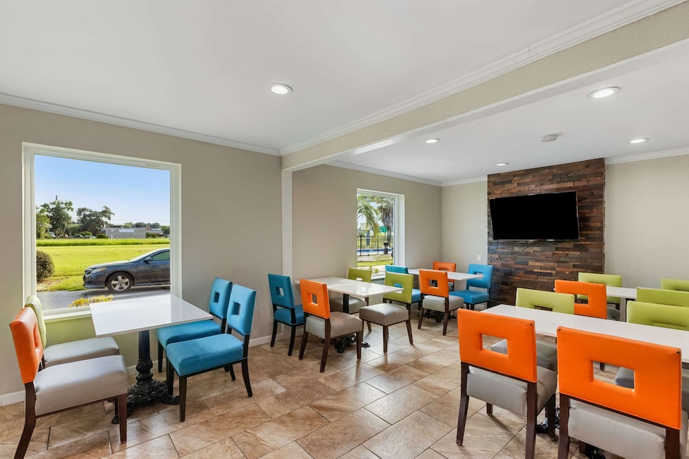 Days Inn by Wyndham Savannah Gateway I-95 23/27