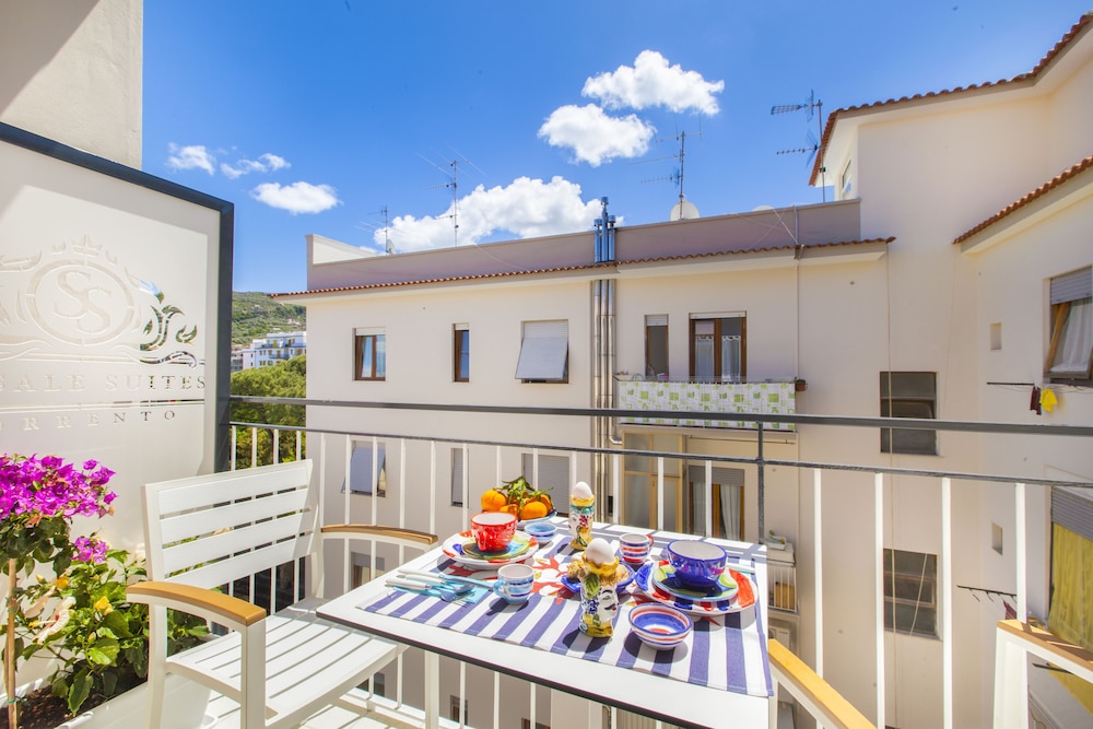 Sersale Suites 3/50