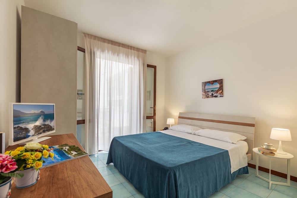 Hotel Sikania 24/74