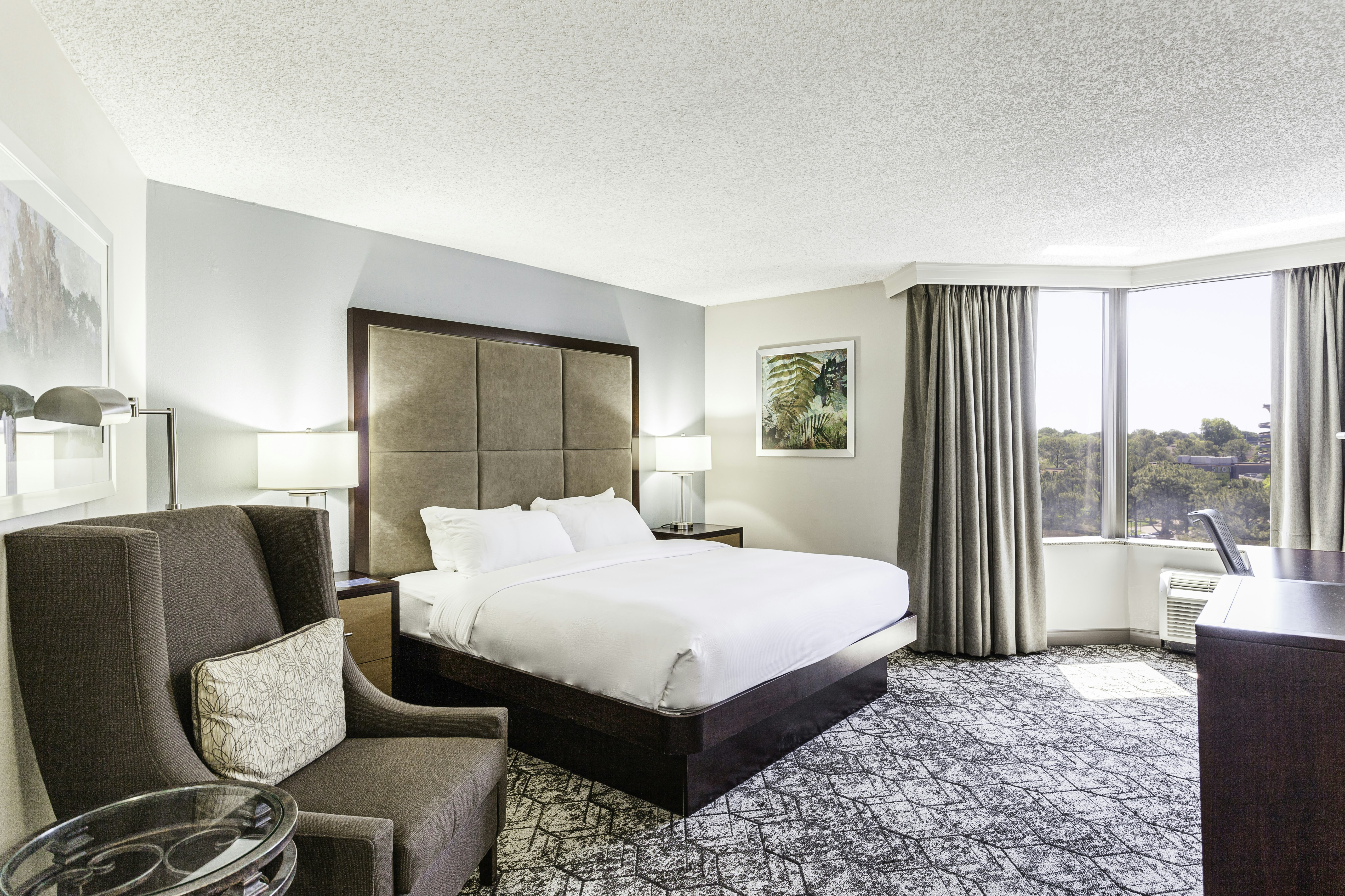 Suite, King Bed, Parlor