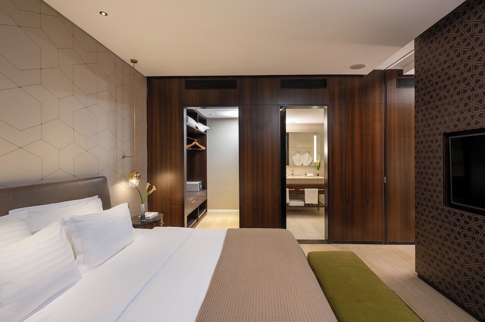 PREMIUM, SUITE, BALCONY