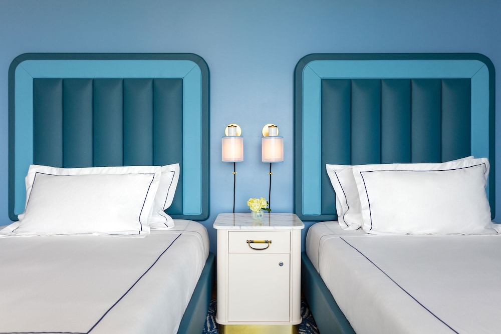COURTYARD, SUPERIOR, 2 DOUBLE BEDS