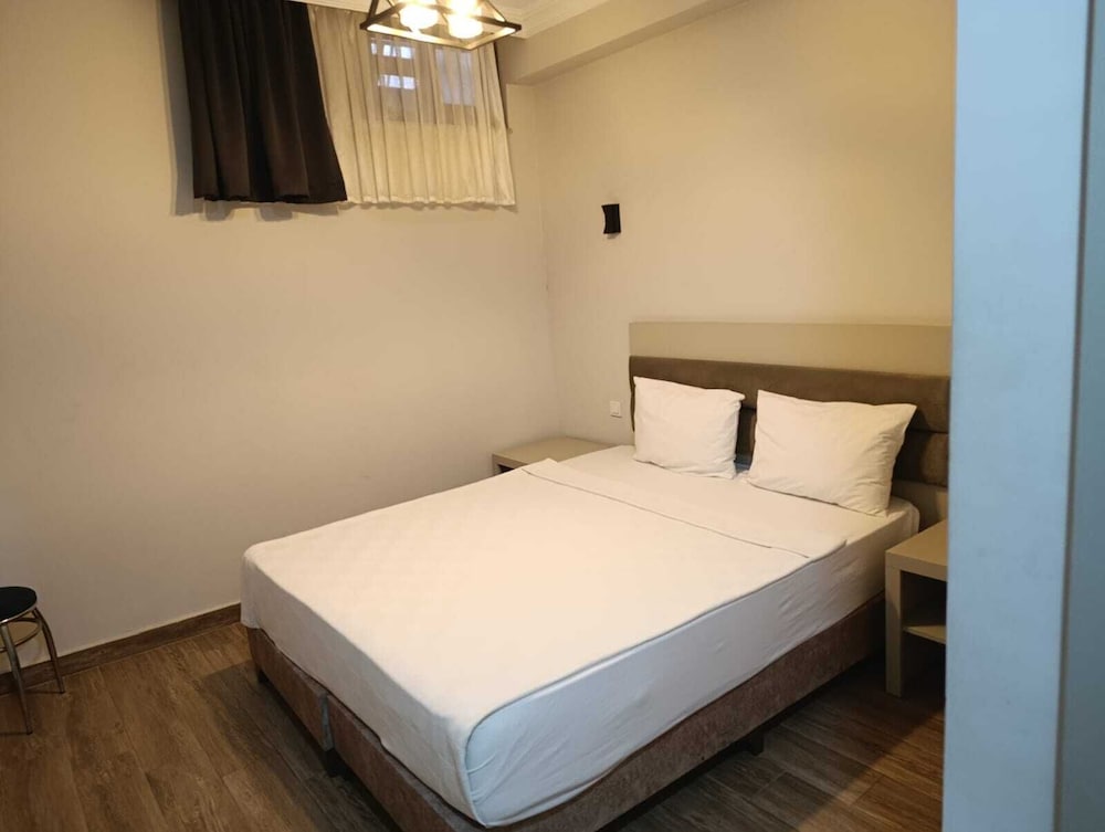 Economy, King Bed