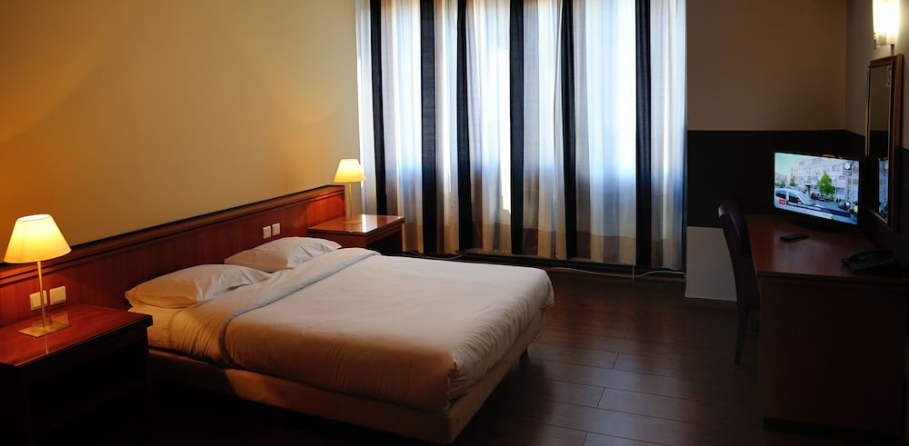 Escale Hotel 10/15