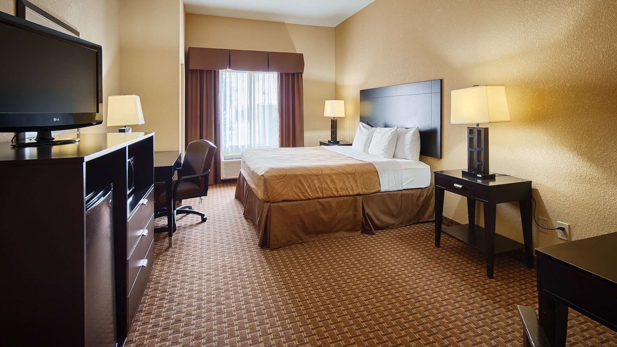 غرفة قياسية بسرير كينج لذوي الإعاقة، Best Western Bastrop Pines Inn 5/7