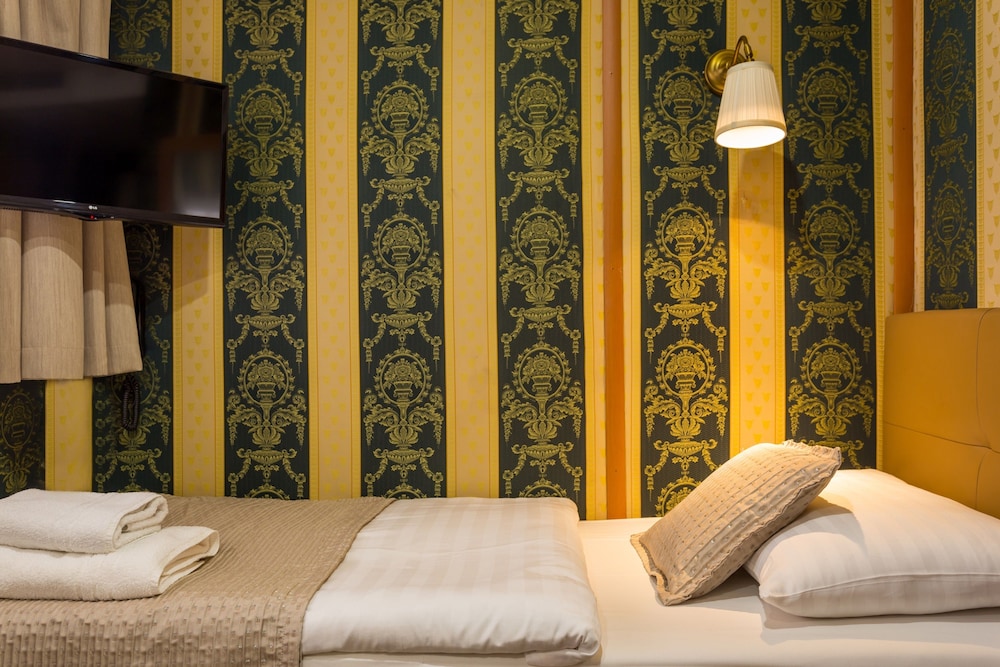 Grand Jules Boat Hotel 15/33