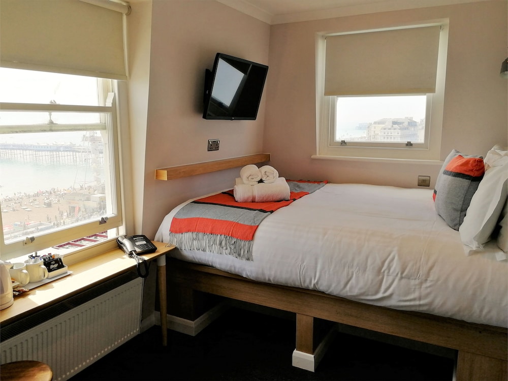 Legends Hotel Brighton 33/67
