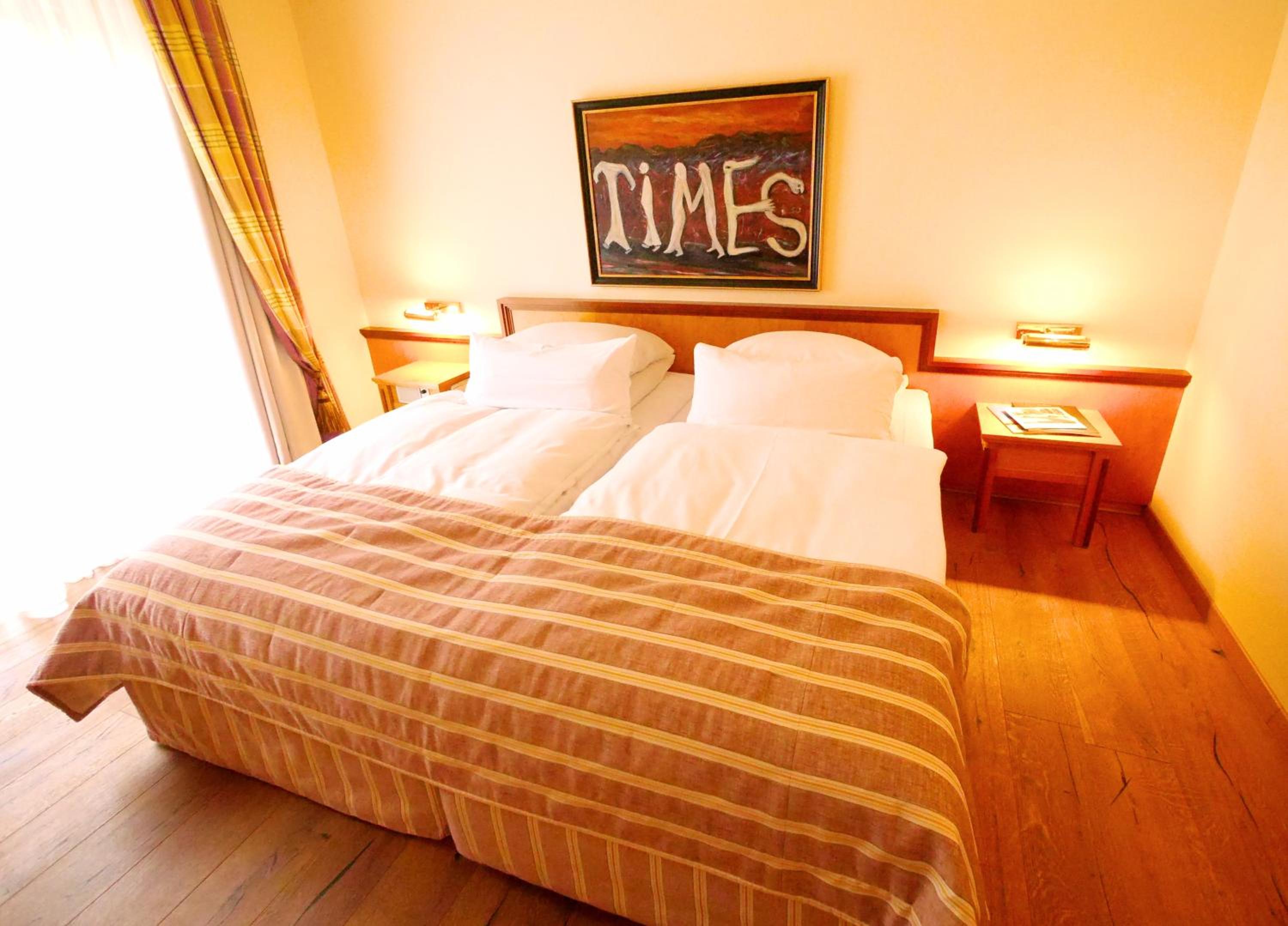 غرفة بسرير مزدوج أو سريرين منفصلين، Villa Hammerschmiede Hotel 4/10