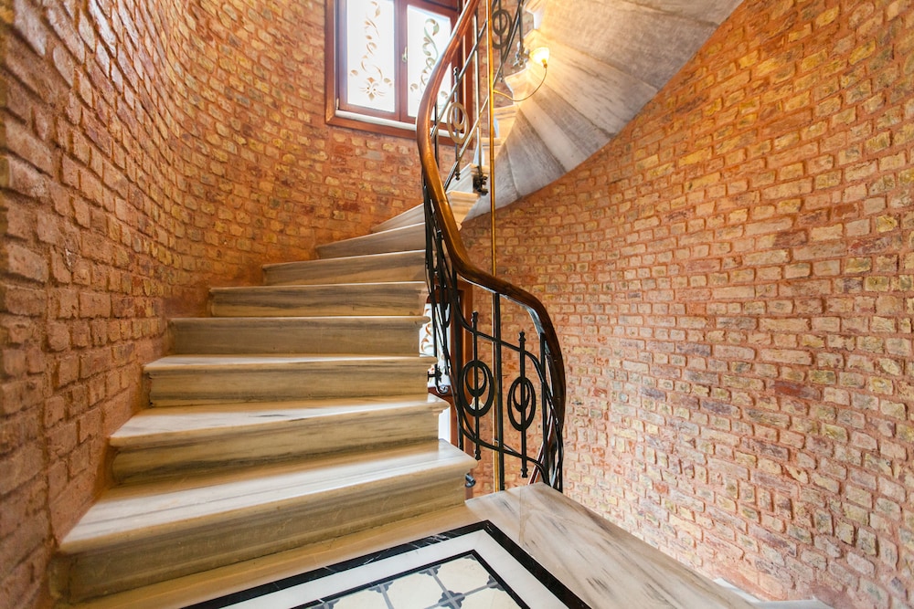 Pera Parma Hotel 43/57