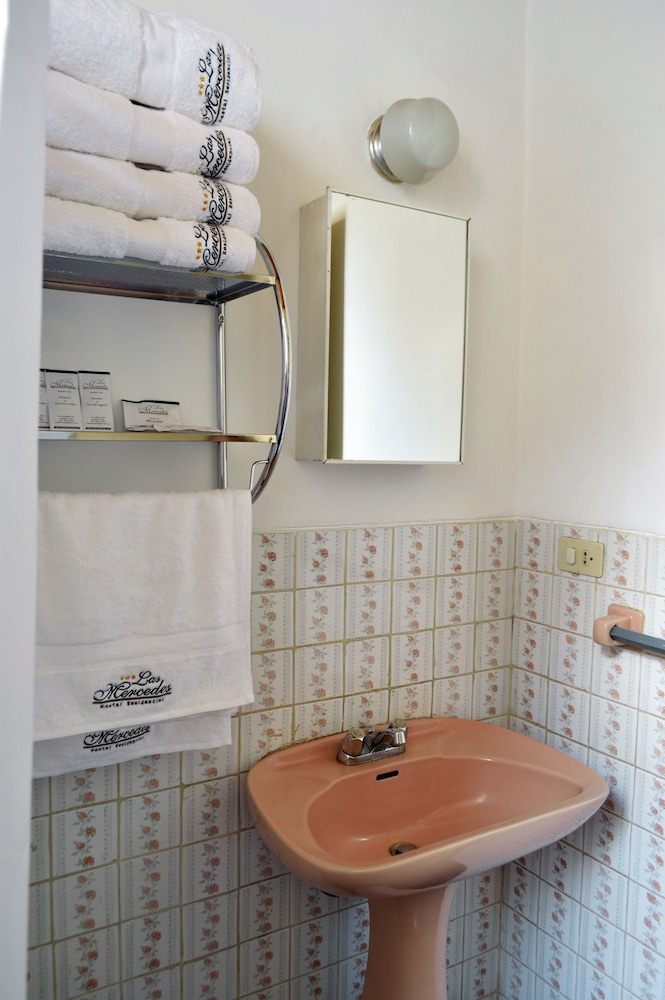 Las Mercedes Hostal Residencial 53/68