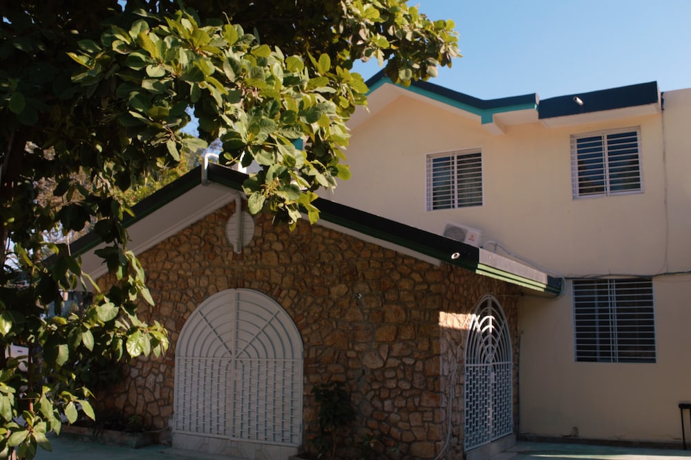 Pc Entreprises Guest House 4/50