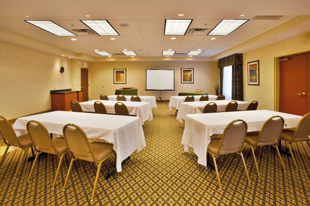 Holiday Inn Express Hotel Suites Lake Okeechobee 52/54