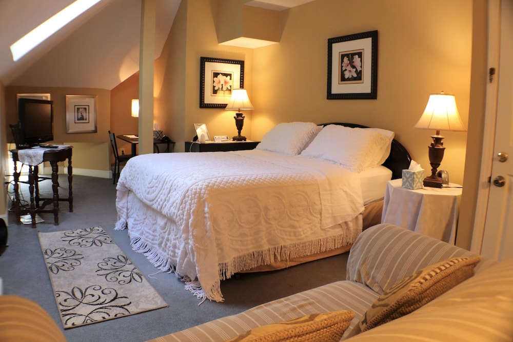 50 Lincoln Short North Bed and Breakfast 10/71