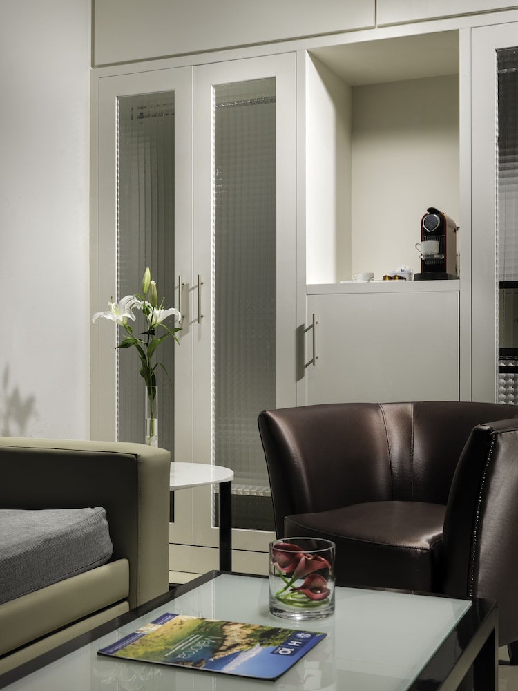 H10 White Suites - Adults Only 15/70