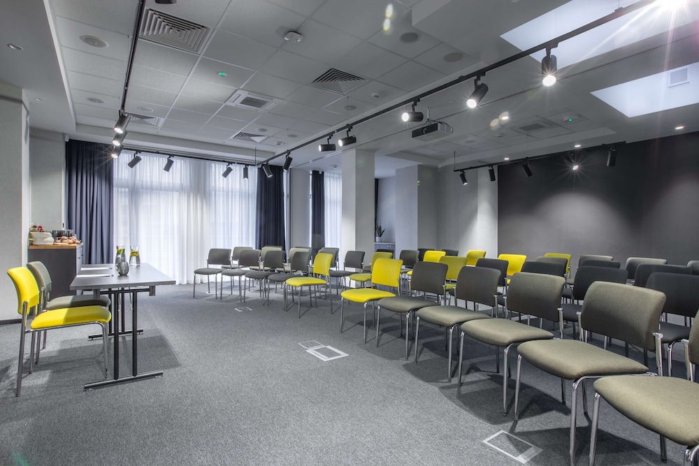Park Inn by Radisson Poznan 63/75
