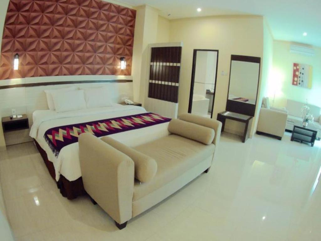 HOTEL PURI INDAH & CONVENTION 10/99