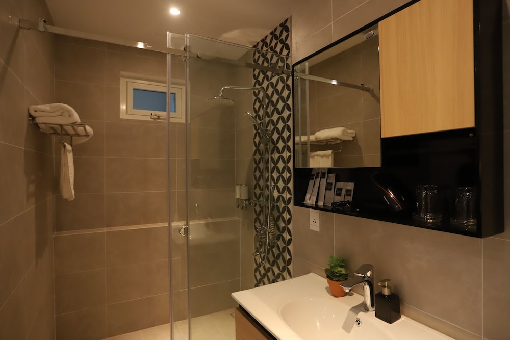 Lanura Apartments and Hotel 41/45