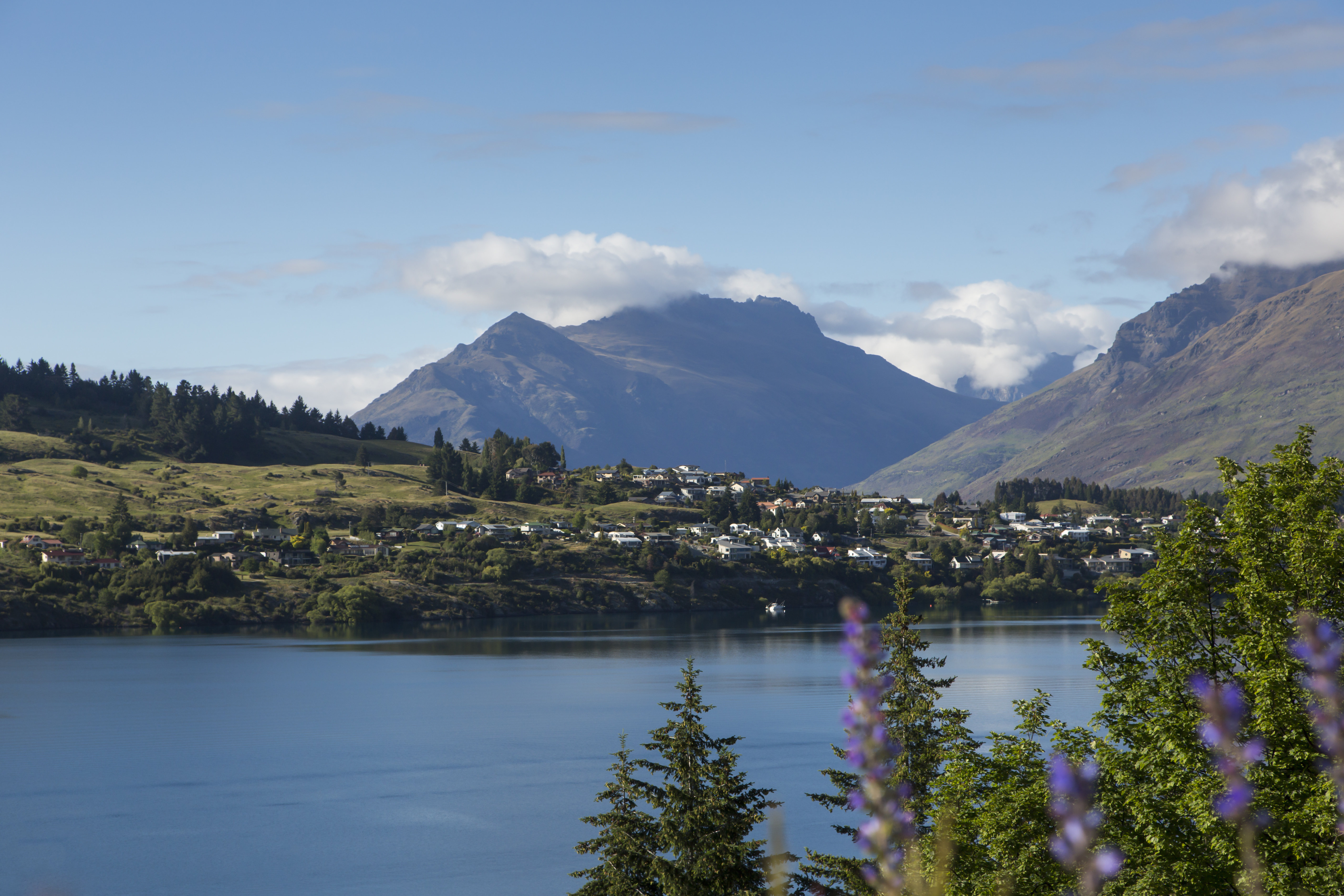 HOLIDAY INN QUEENSTOWN FRANKTON ROAD 70/76