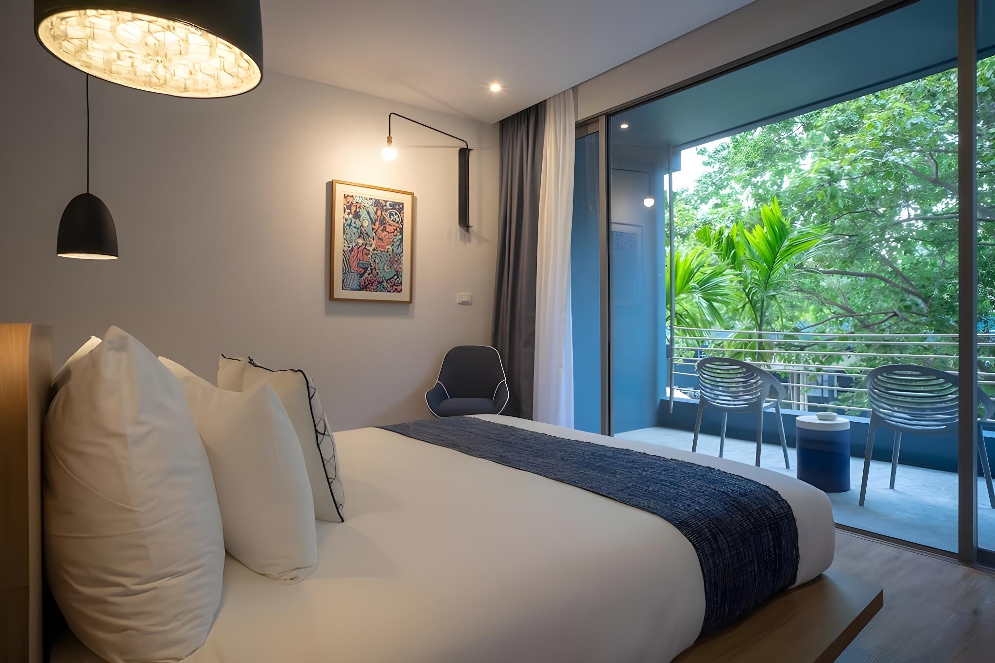 Open Plan, Deluxe, King Bed, with View, Balcony, Bathtub
