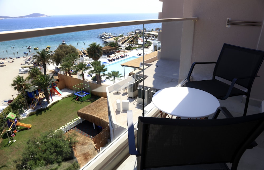 Design Plus Seya Beach Hotel 55/67