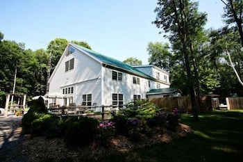 Timber House Resort 1/64