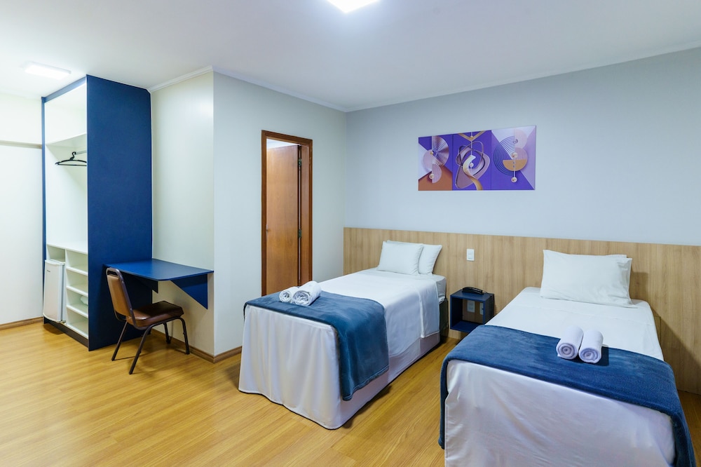 Carillon Plaza Hotel 10/50