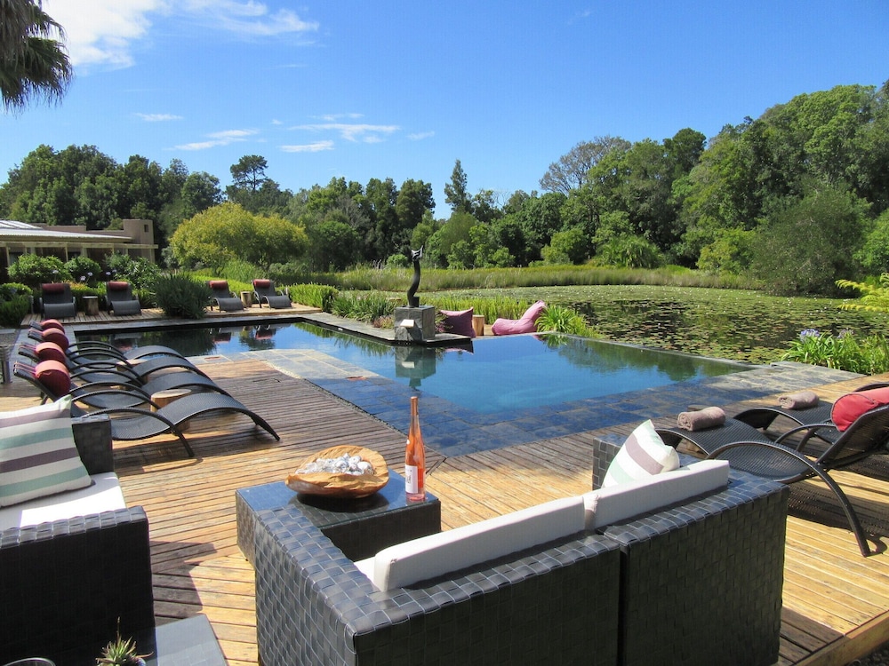 Lily Pond Country Lodge 30/82