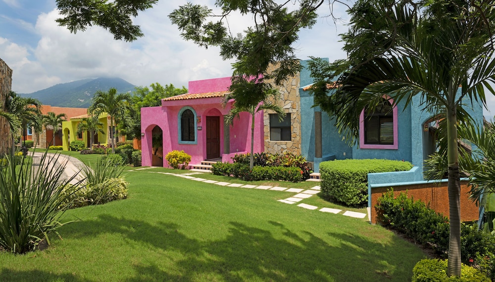 El Corazon Resort 38/48