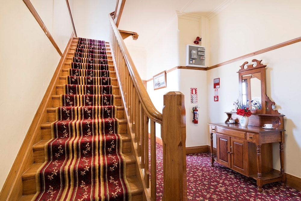 Halswell Lodge 3/50