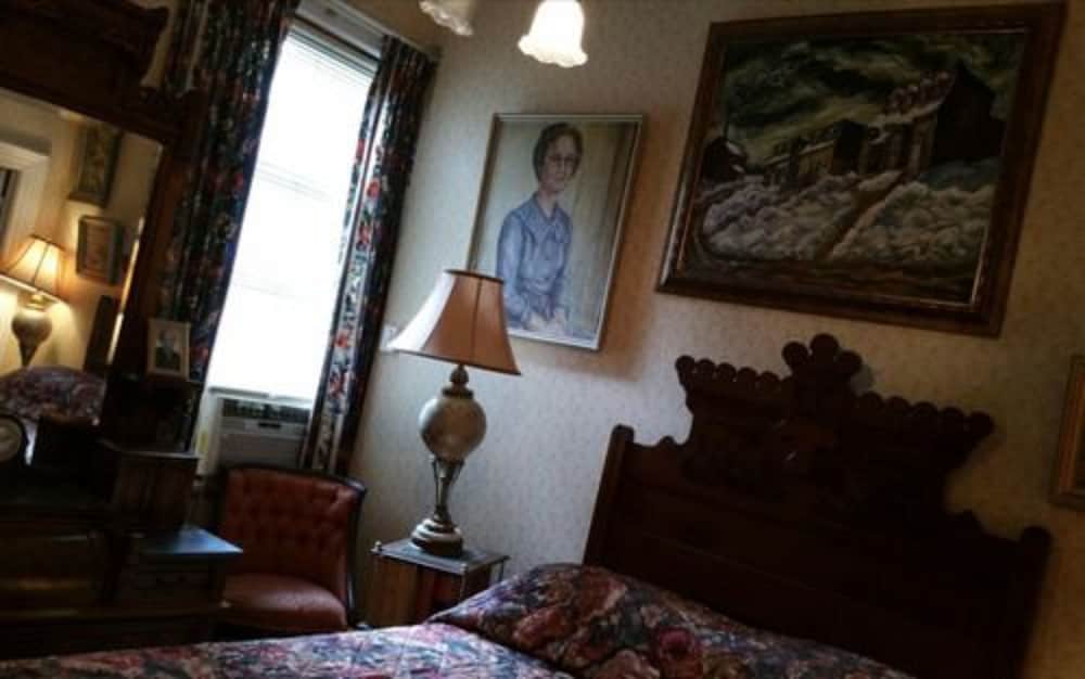 Pimblett's Downtown Toronto B&B 26/47