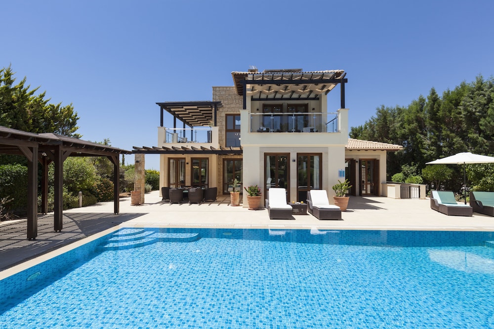 Aphrodite Hills Rentals - Superior Villas 5/50